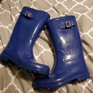 Rubber rain boots